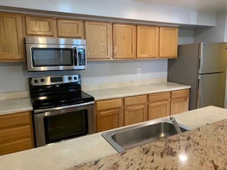 4410 Pembrook Village Dr — Photo 4