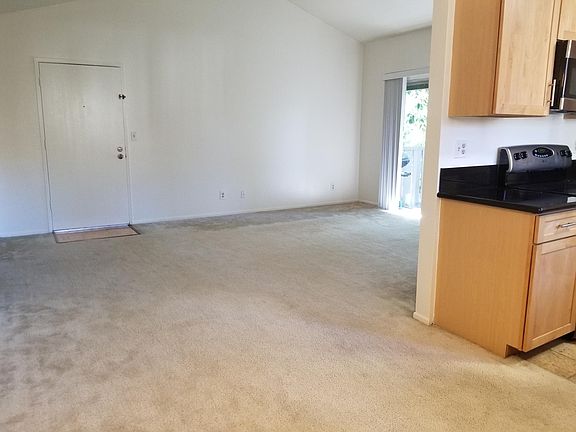 5th image of 960 E Bonita Ave Unit 114