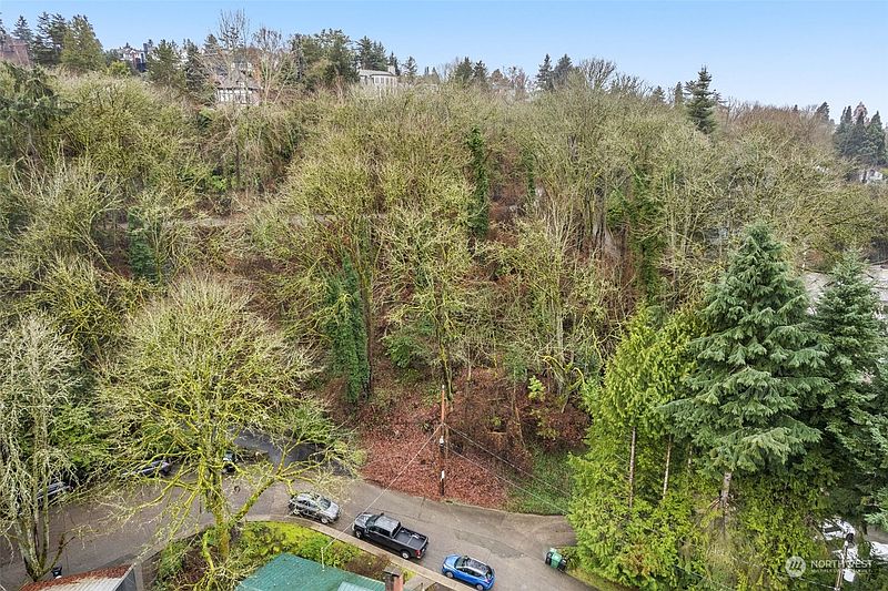 3rd image of 2211 16th Avenue E