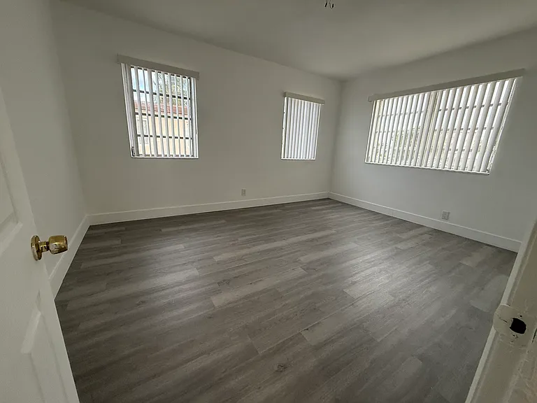 615 82nd St #3 — Photo 33