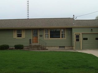 916 SW 2nd St, Eagle Grove, IA 50533
