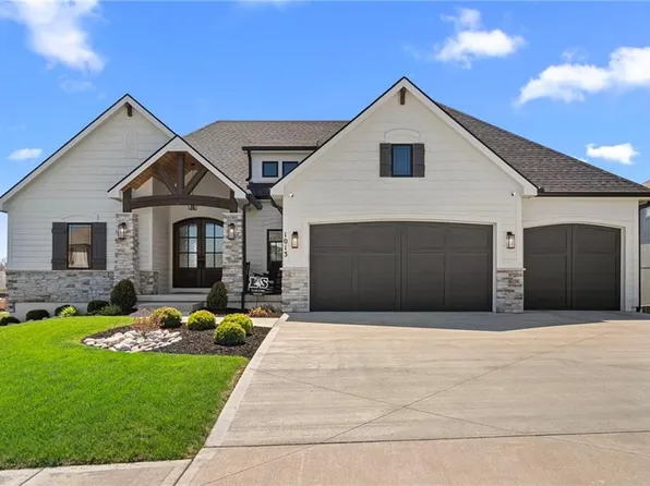 1013 Old Hickory Rd, Greenwood, MO 64034