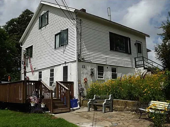 12 Lake Ct, Ashaway, RI 02804