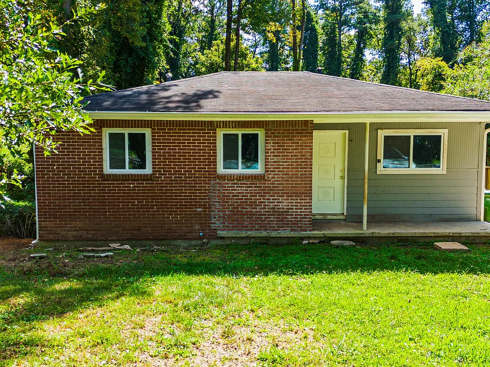 2889 Delray Dr NW