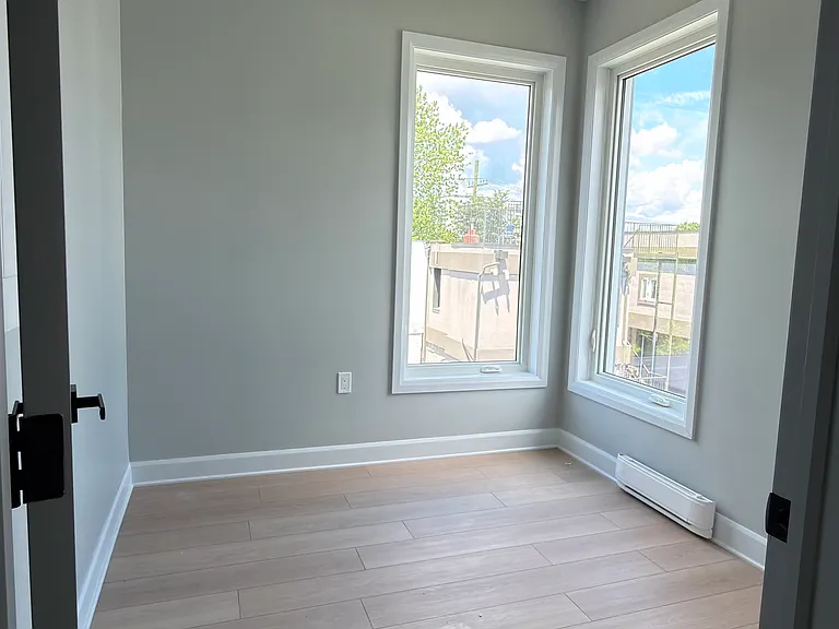 95 Henderson Ave #303 — Photo 2