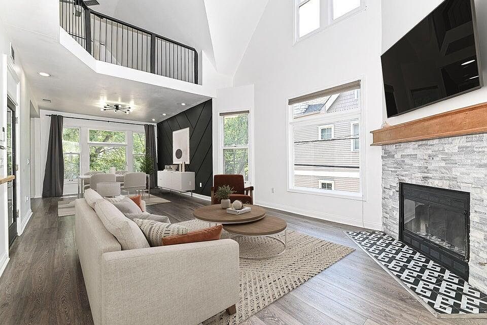 1st image of 118 W Reservoir Ave #118