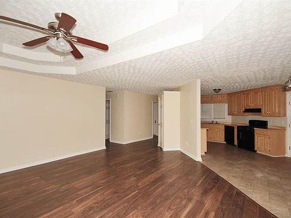 4th image of 370 Christian Woods Dr