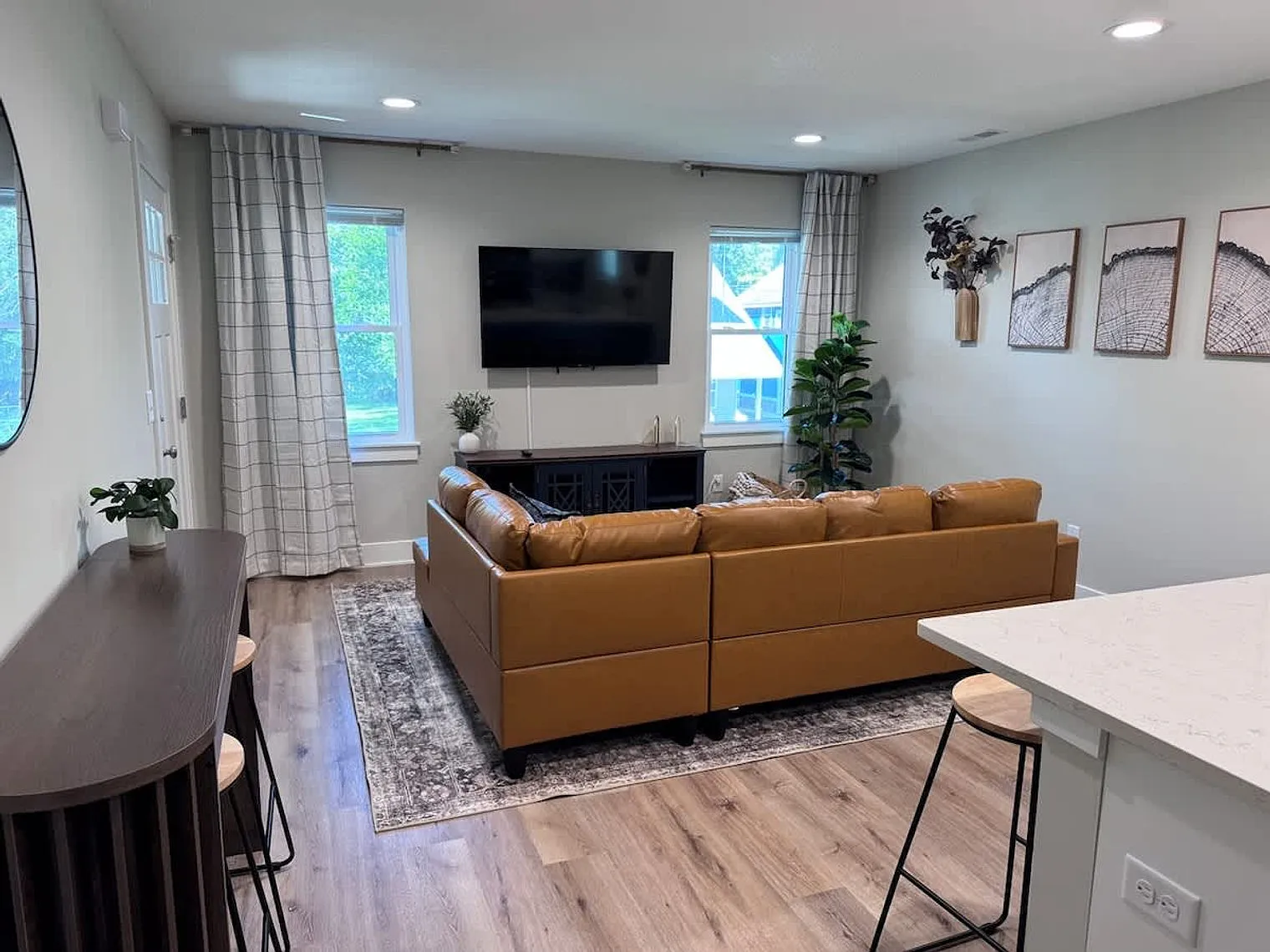 6 bed, 4.0 bath, 2411 sqft, $14,955 — Photo 2