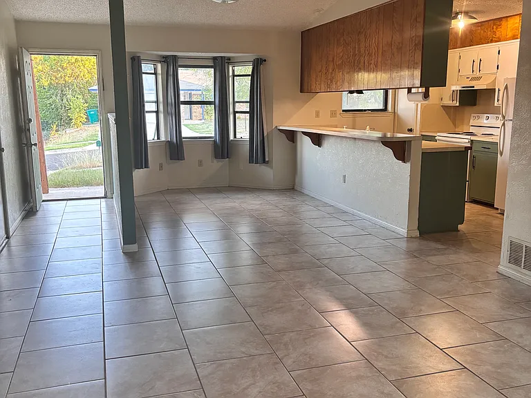 849 Michelle Dr — Photo 3