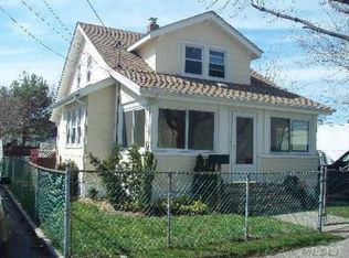 20 S Montgomery St, Valley Stream, NY 11580