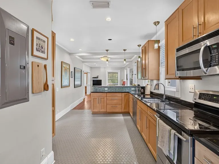 1555 Belmonte Ave — Photo 19