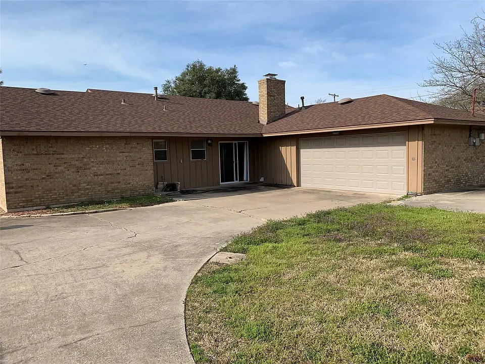 3 bed, 1842 sqft, $2,100 — Photo 2