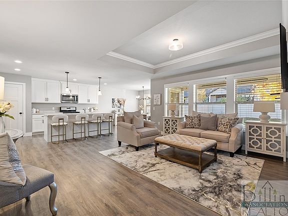 3rd image of 6415 Southern Bluffs Ln