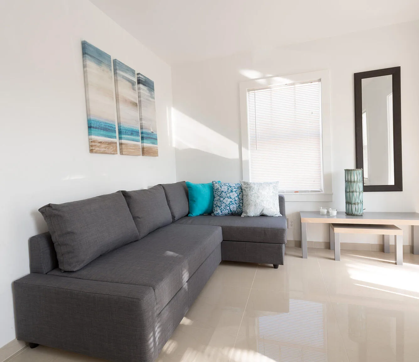 2 bed, 1.0 bath, 585 sqft, $1,680 — Photo 3