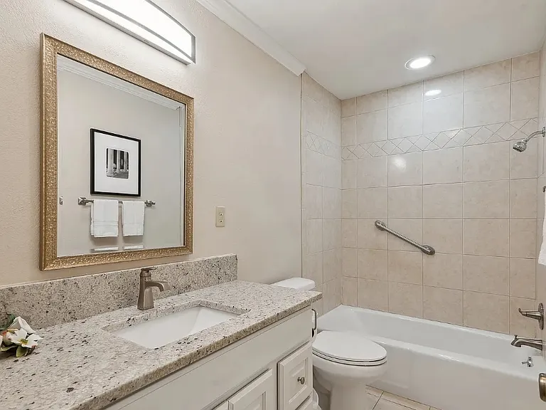 1001 S Oneida St #1B — Photo 5