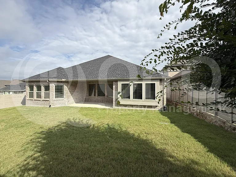 2950 Frederick Dr — Photo 2
