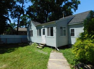 818 Overlook Cir, Keyport, NJ 07735