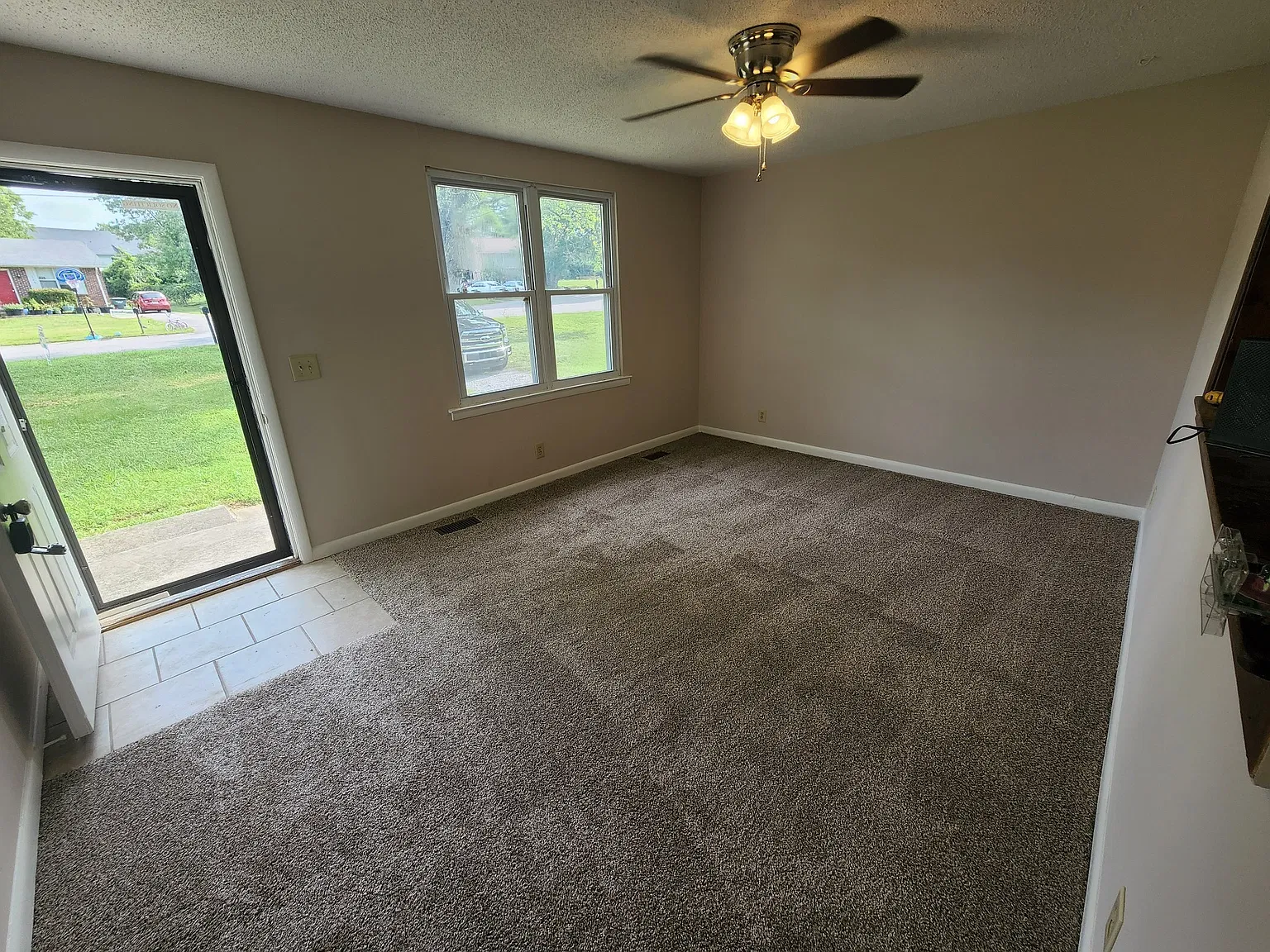 3 bed, 1.0 bath, 1050 sqft, $1,850 — Photo 4