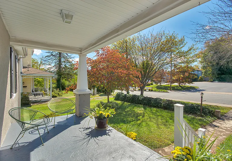 727 Hinton Ave — Photo 6