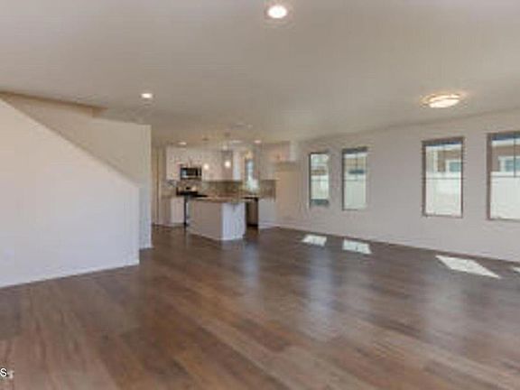 4th image of 104 Main St