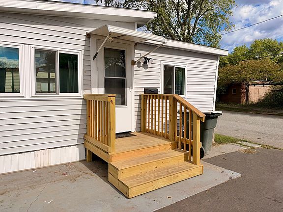 2nd image of 16 Pioneer Way