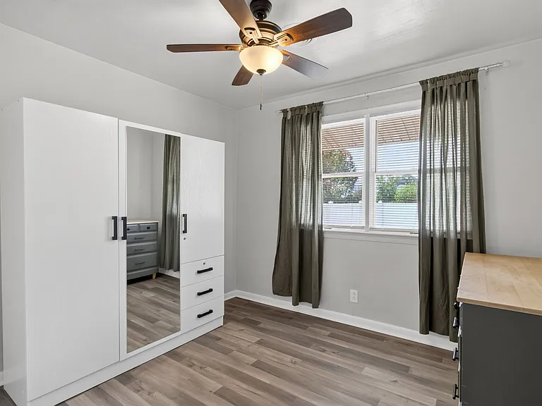9501 Beaumont St — Photo 16