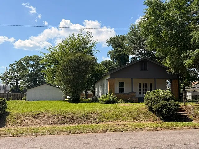 712 McMillon Ave SW — Photo 1