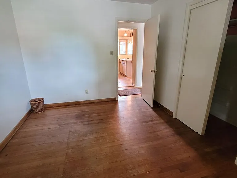 1201 Parkview Blvd — Photo 8