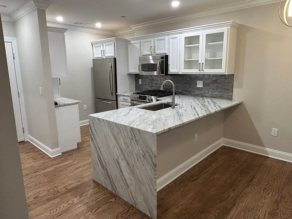 1st image of 3302 Leeward Dr #3302