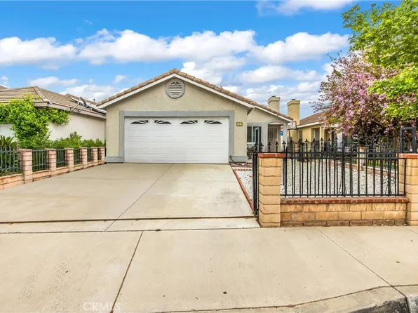 916 Award Dr, Colton, CA 92324