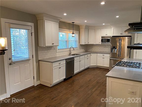 3rd image of 711 Pierce Ave