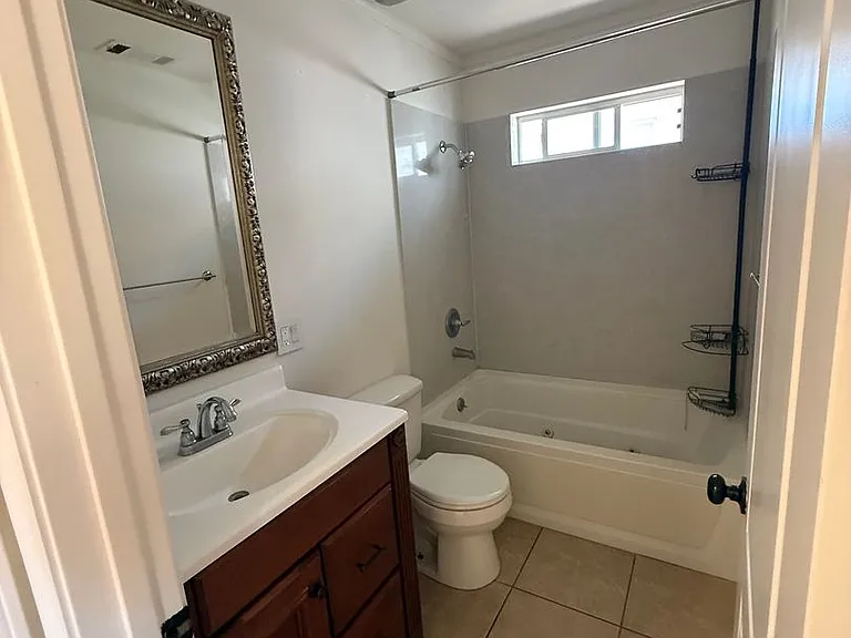 425 N 7th St — Photo 16