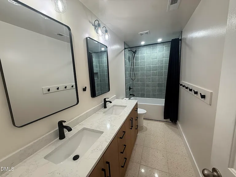 220 Milpass Dr — Photo 18