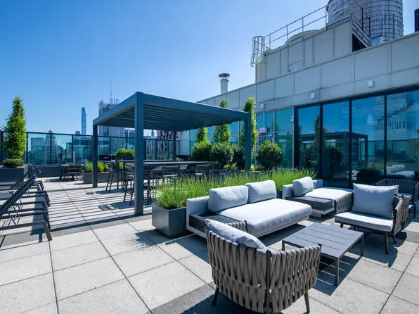 315 West 33rd Street image 18 of 19