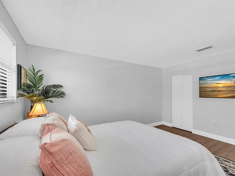 6025 Shore Blvd S #405 — Photo 17