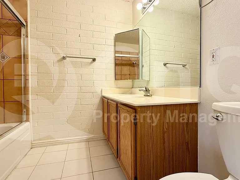 1828 W Tuckey Ln #11 — Photo 11