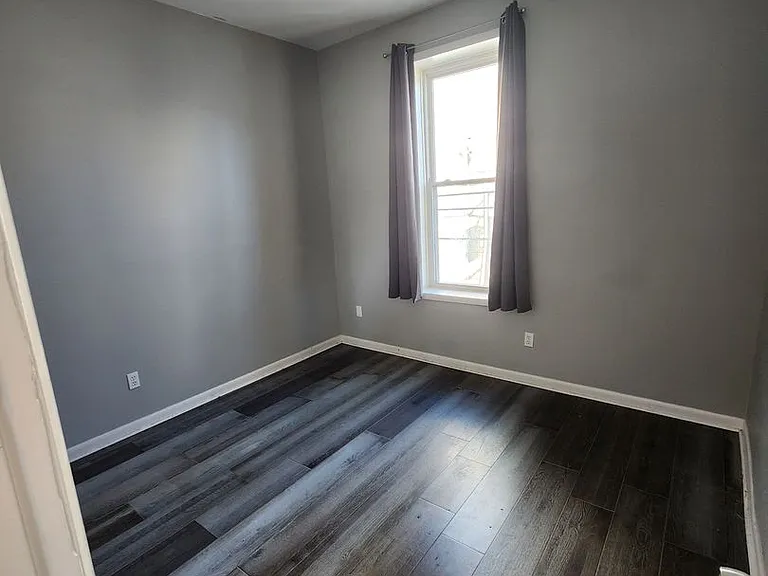 265 Boas Street — Photo 6