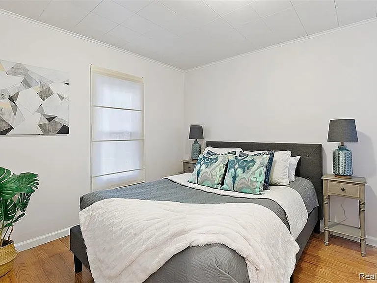 1783 E Marshall St — Photo 11