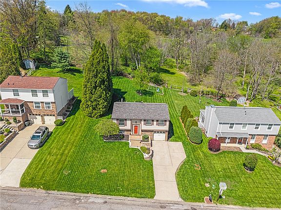 3rd image of 42 Forest Glen Dr