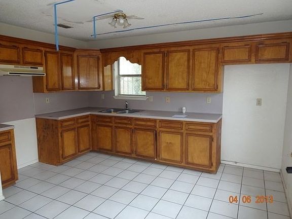 3rd image of 4675 Central Cir