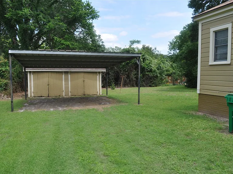 701 Clinton St — Photo 4