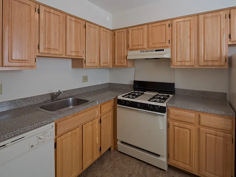 Pickwick Apartments — Photo 21