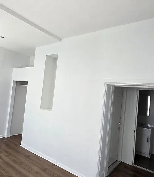 136 N New Hampshire Ave — Photo 4
