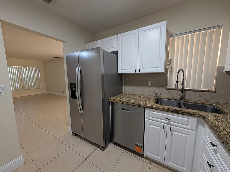 3830 Coral Tree Cir — Photo 4