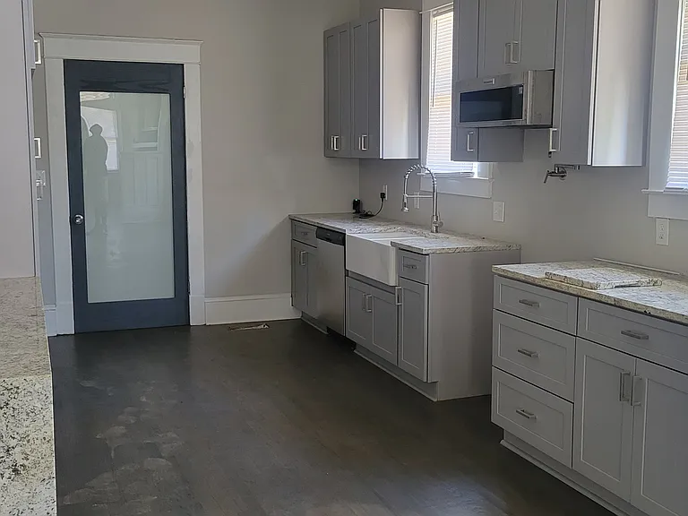 1352 Lucile Ave SW — Photo 16