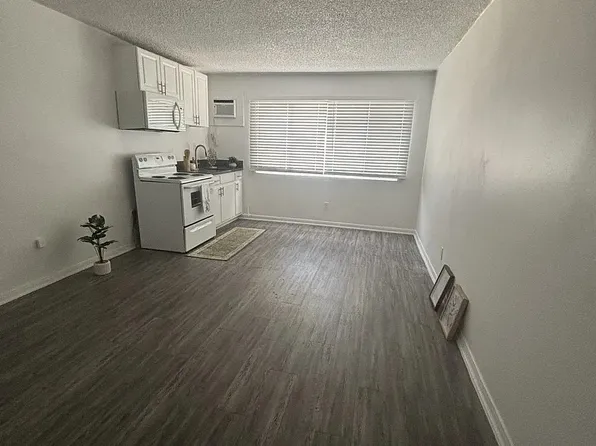 15135 Victory Blvd APT 04, Van Nuys, CA 91411