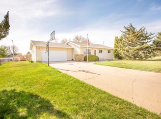 504 E 14th St, Mccook, NE 69001