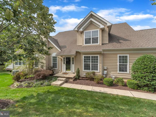 127 Sagewood Dr, Malvern, PA 19355