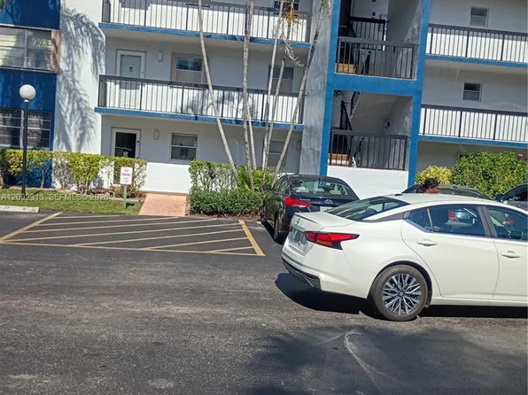 3040 Holiday Springs Blvd APT 110, Margate, FL 33063