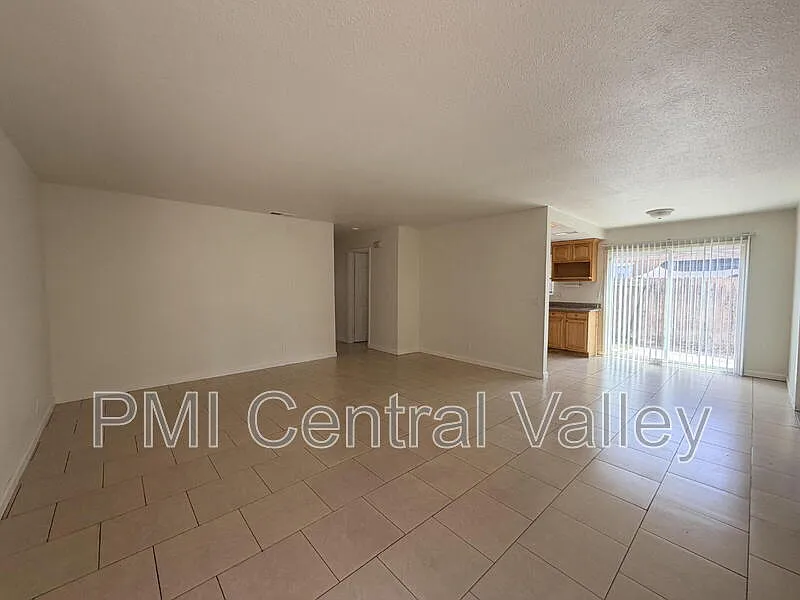 3 bed, 2.0 bath, 1170 sqft, $1,795 — Photo 2